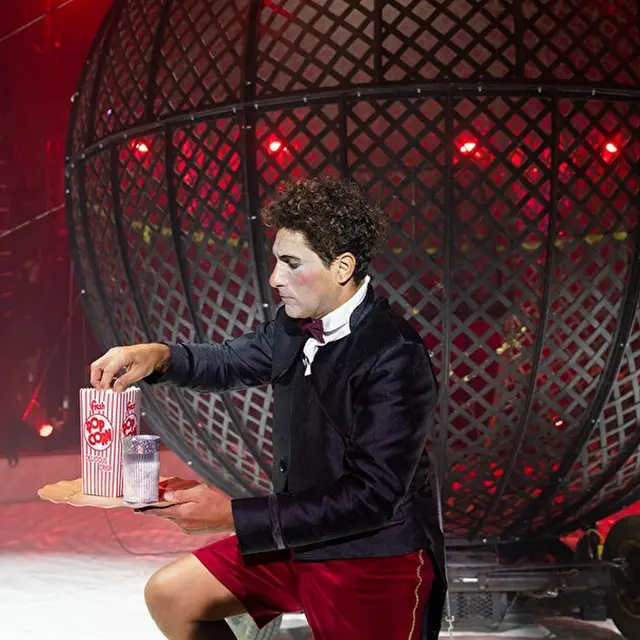 Cirque de Noël 2025 - Pau - Clown et sphère