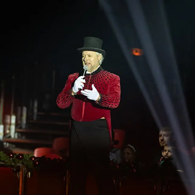 Cirque de Noël 2025 - Pau - Monsieur Loyal présentation