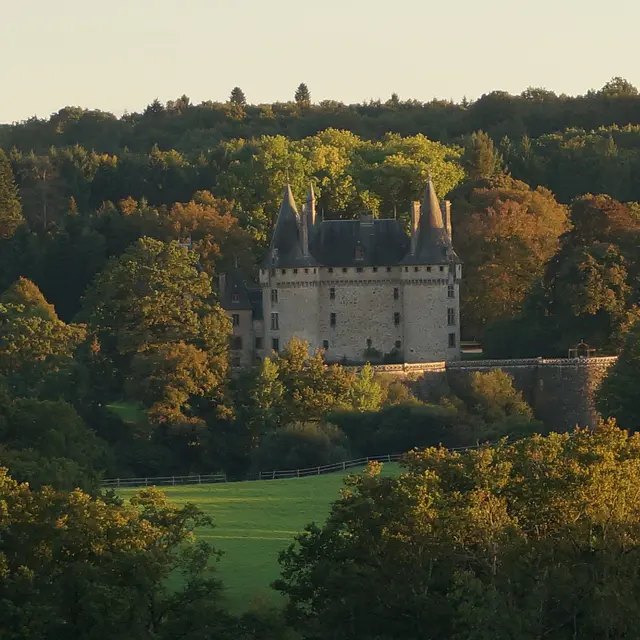 Chateau de la Grenerie - Entre Etang et Chateaux - Salon la Tour © B.Charles - Office de tourisme Terres de Corrèze