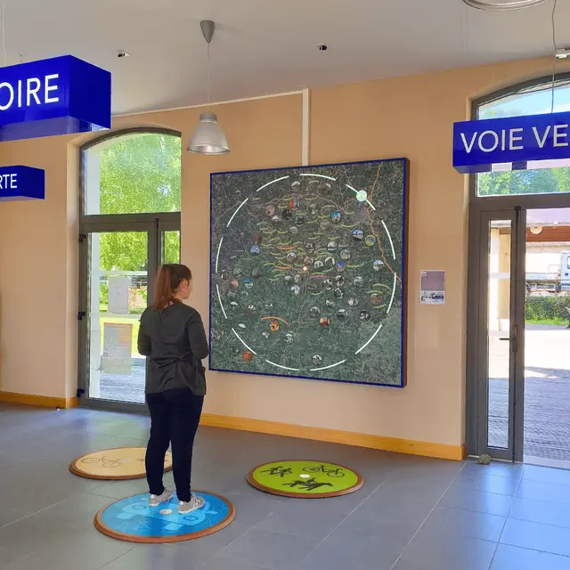 Espace scénographique en gare de Châlus