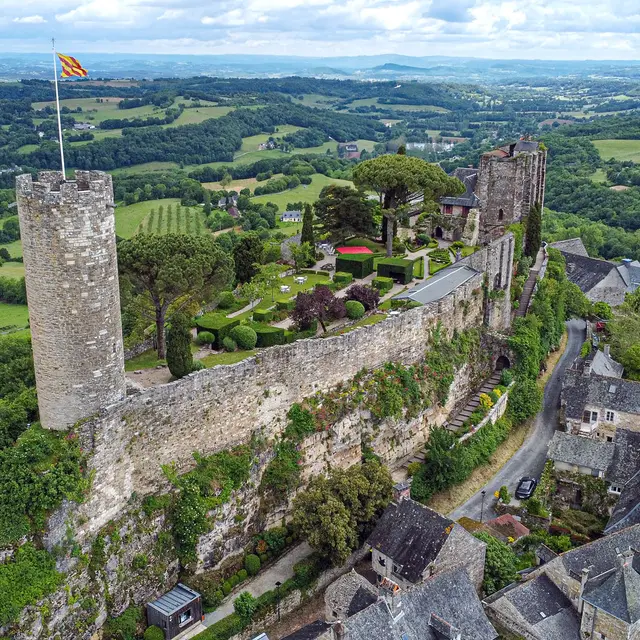 Corrèze Tourisme_GR46_Château de Turenne_© David Genestal_juin 2024