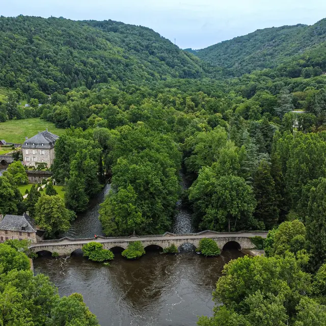 Corrèze Tourisme_GR46_Gorges de la Vézère Le Saillant_© David Genestal_juin 2024