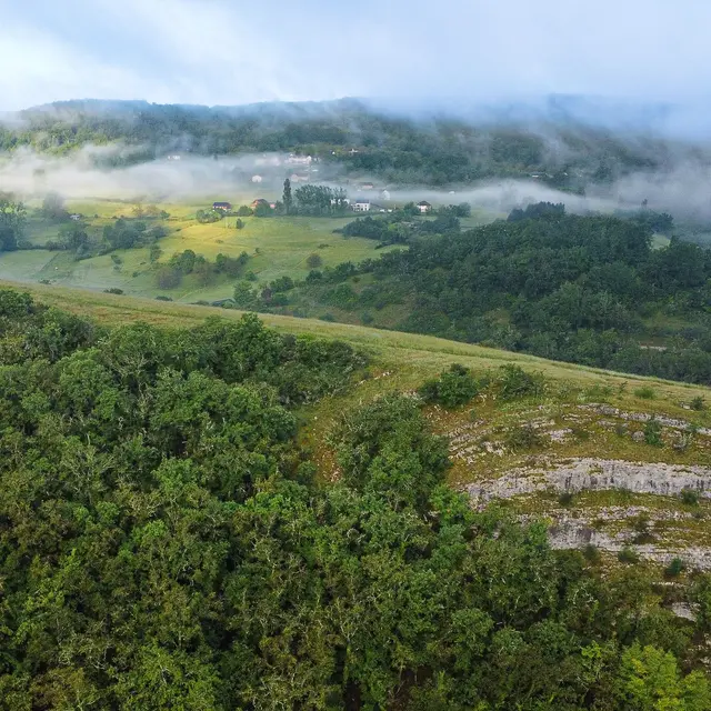 Corrèze Tourisme_GR46_Environs de Chasteaux_© David Genestal_juin 2024