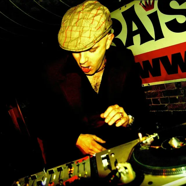 DJ