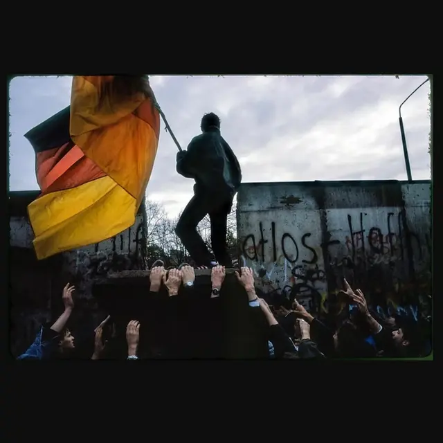 Exposition Stéphane DUROY - La vie à hauteur d'homme - Parvis du Leclerc Pau