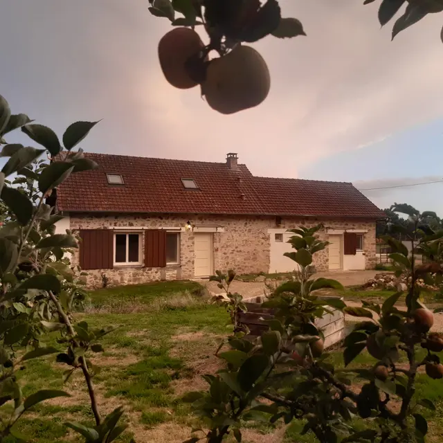 Facade entrées gîte La Suite
