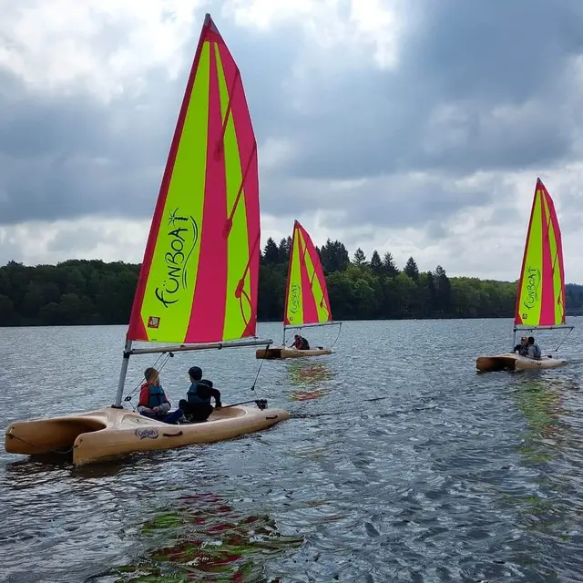 Fun boat -lac-desaint-pardoux