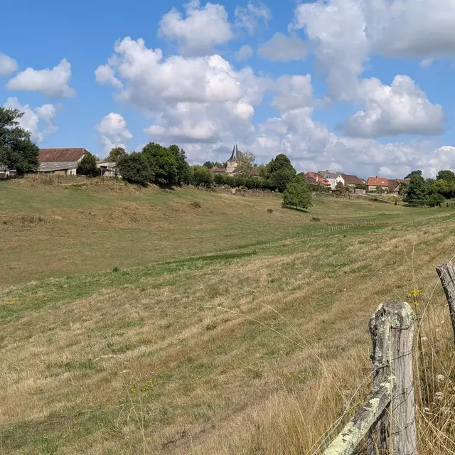 Glanges sentier du Theillaumas village