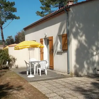 Guide Hébergement Appartement Lacombe Hugues