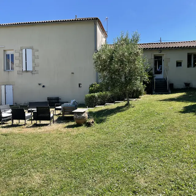 façade nord,parking,entée