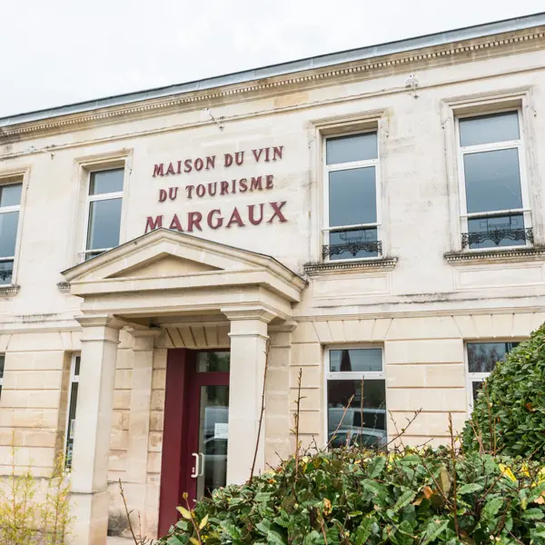 Maison-du-Vin-et-du-Tourisme-de-Margaux1