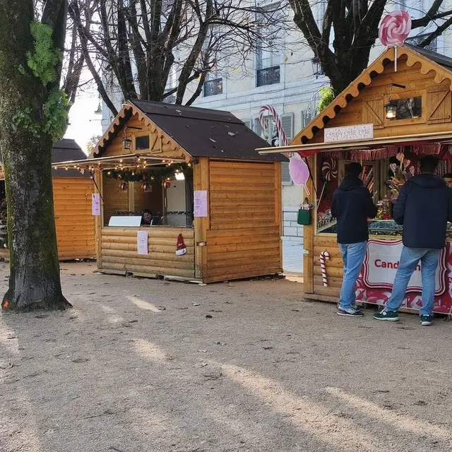 Marché de Noël Sud de la Place Royale