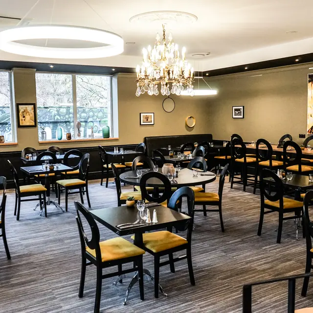 SALLE 2 RESTAU