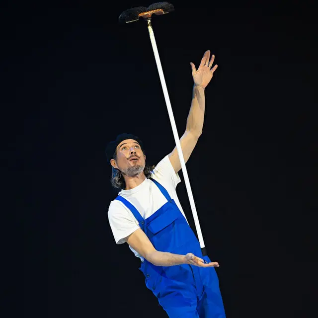 Cirque de Noël 2025 - Pau - balais