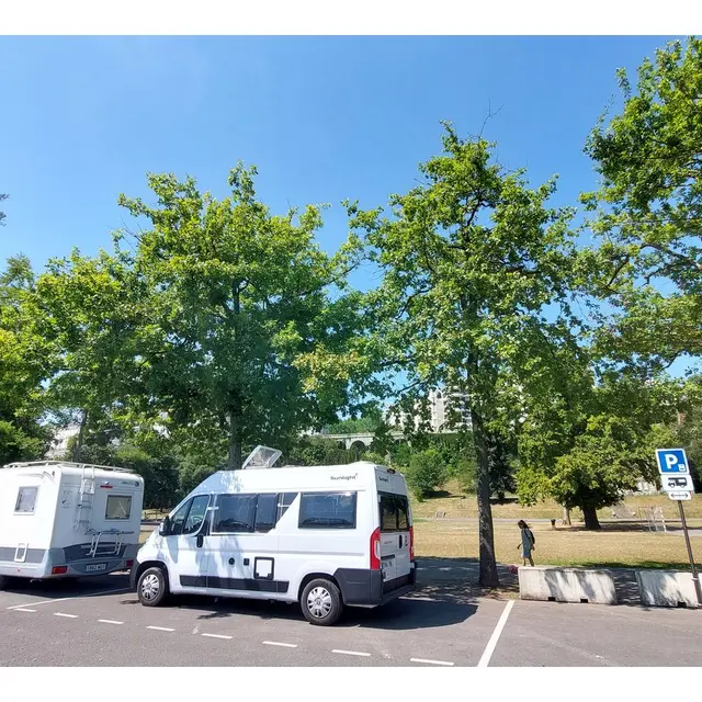 aire de camping car et vans stade Tissié - Pau
