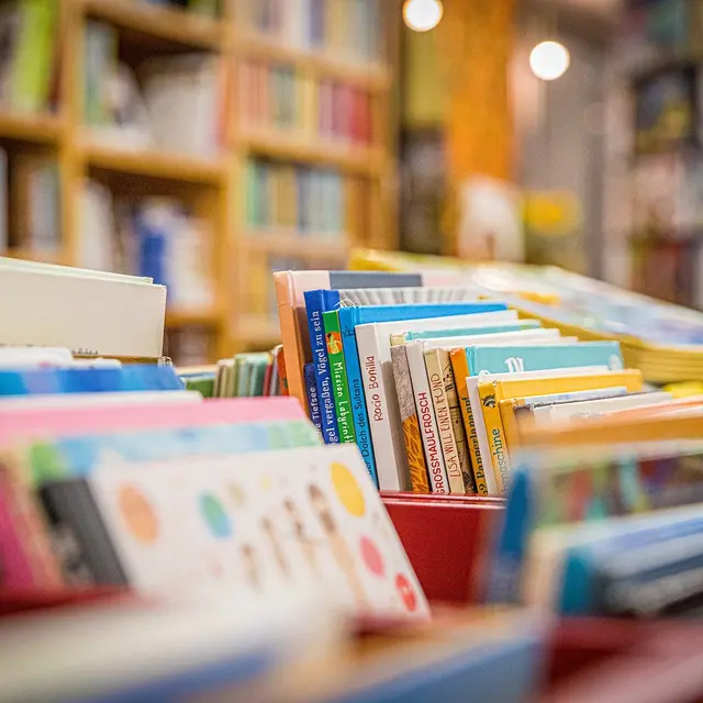 books-5211309_1280