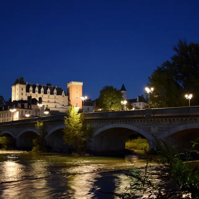 Musée National du Château de Pau - Pau - Château depuis Pont du XIV Juillet