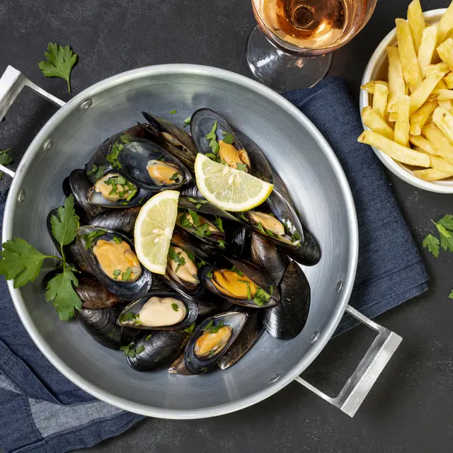 delicieuses-coquilles-de-moules-avec-frites (1)