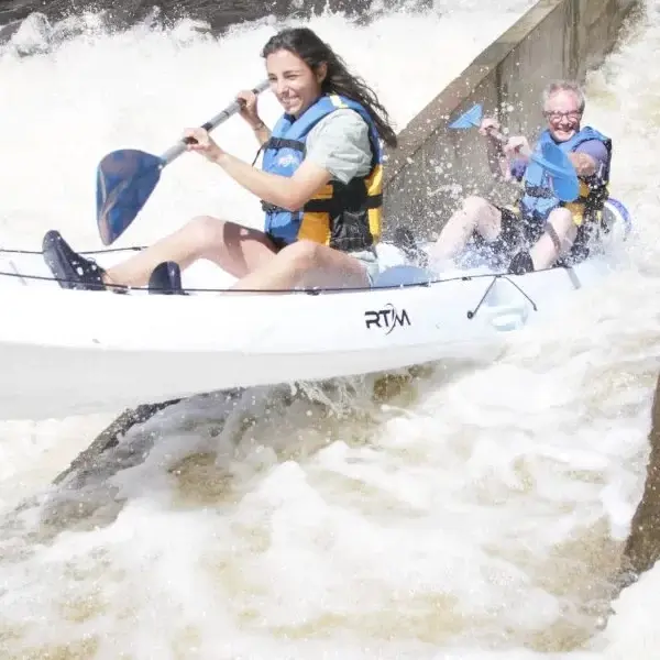 Descente de rivière en canoë-kayak