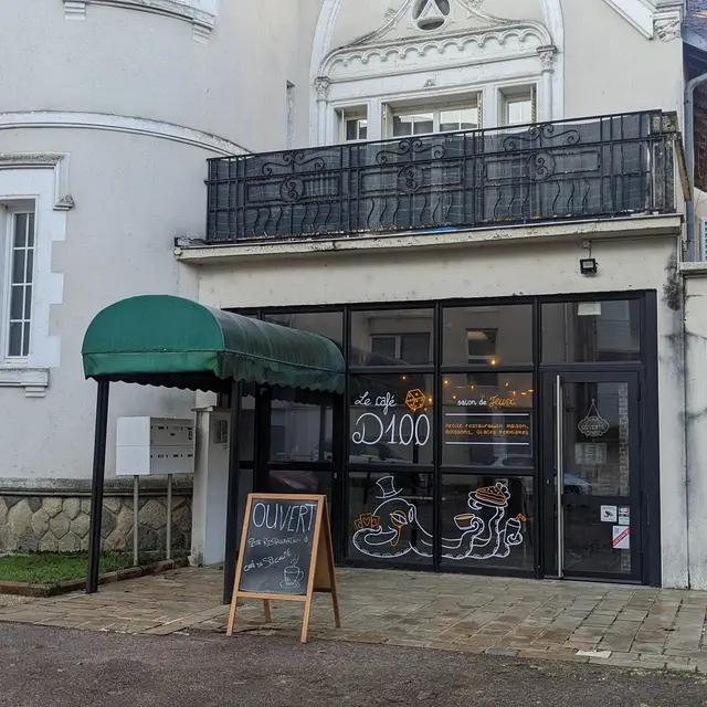 le café D100 extérieur