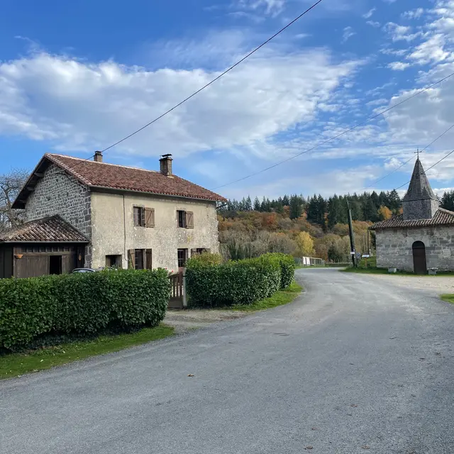 à gauche maison futur espace mémoriel