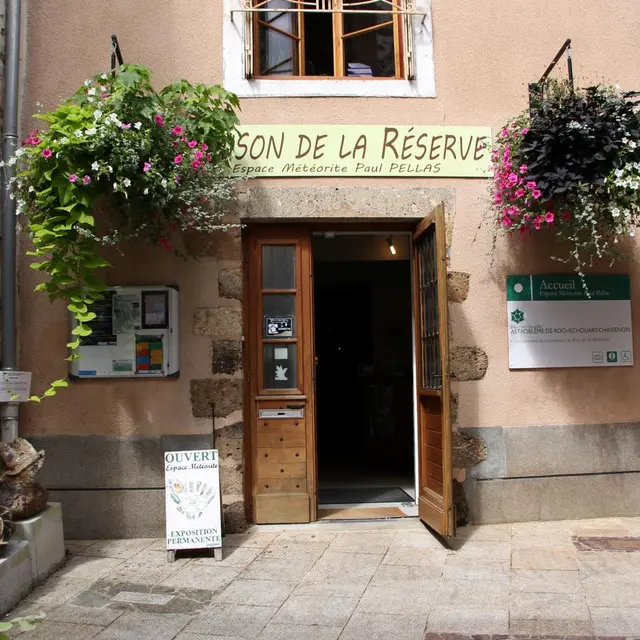 maison de la réserve météorite Rochechouart