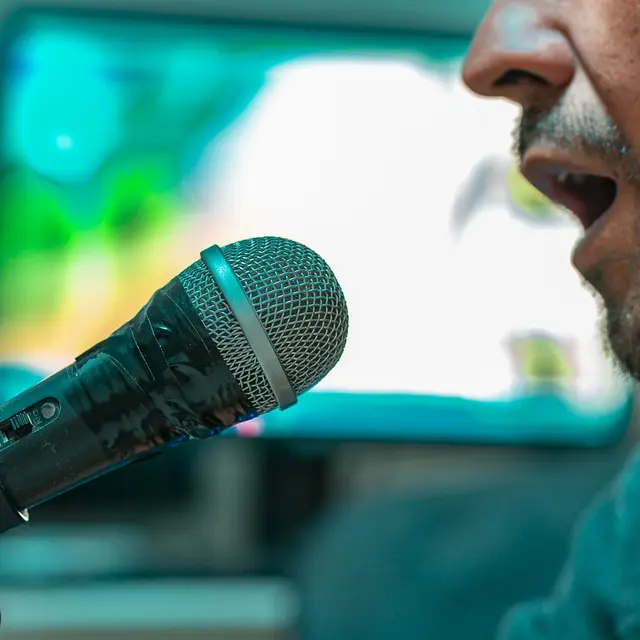 microphone-4547637_1280