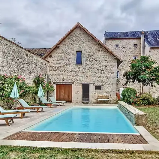 Vue exterieure et piscine