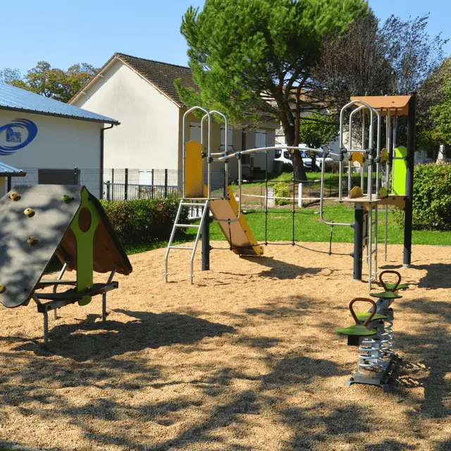 Aire de jeux pour enfants - Meilhac