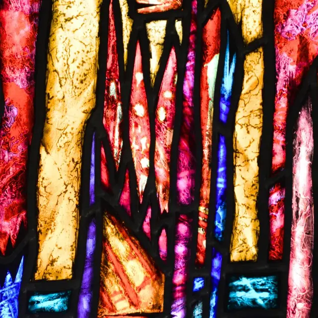 vitrail-église-romane-saint-hilaire-les-places