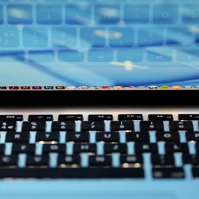 stocksnap-laptop-2595394_1280