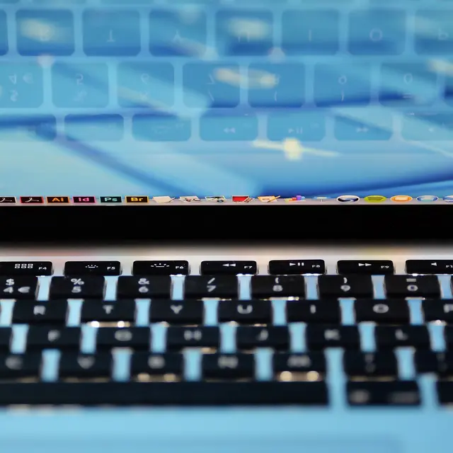 stocksnap-laptop-2595394_1920