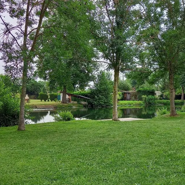 Aire-camping-car les Roches l'Evêque