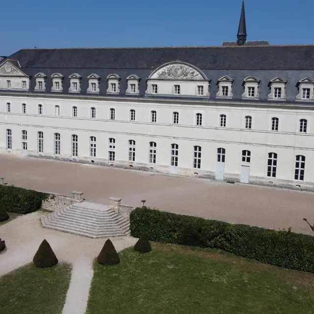 Photo-officielle-de-l-Abbaye-par-drone