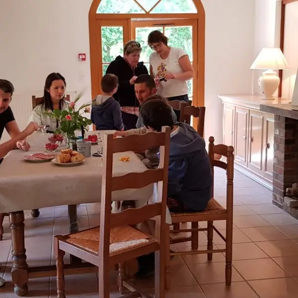 Repas-de-famille-au-Domaine-de-Boisvinet-au-Plessis-Dorin