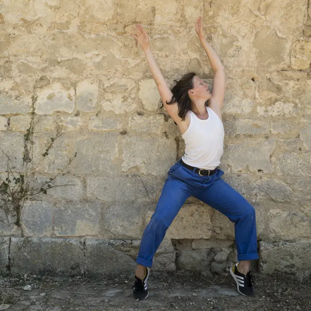 Surgir d'entre les murs Web-5