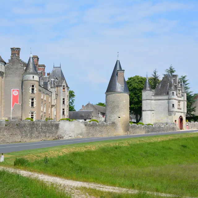 chateau-montpoupon-tour-medievale