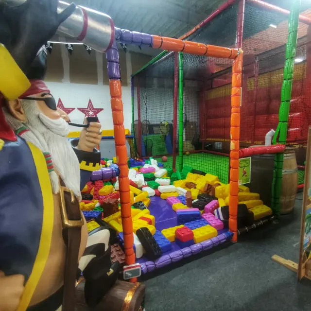 sologne-loisirs-tourisme-récré-pirates-jeux-indoor-bloc-lego-enfants ©solognecotesudtourisme