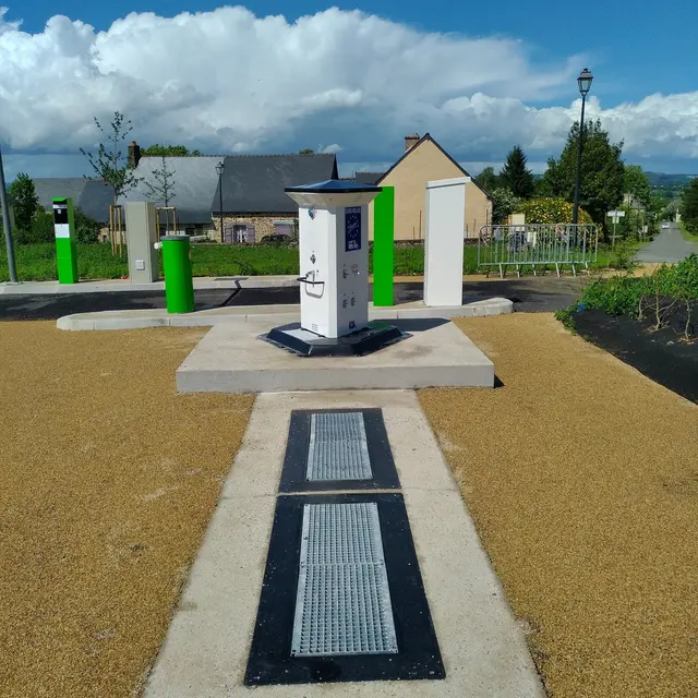 53-sainte-suzanne-la-madeleine-aire-etape-camping-car-park-service