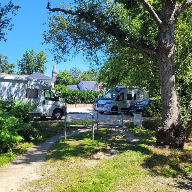 AIRE DE STATIONNEMENT BOIS JOALLAND