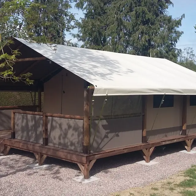 Lodges au Camping du Sans Souci à Fresnay-sur-Sarthe - extérieur