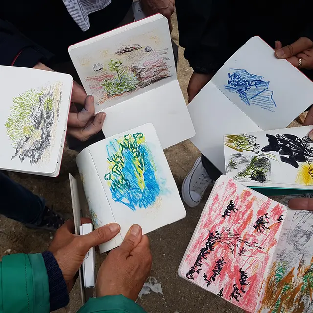 Un joli groupe de carnettistes sur la Pointe du Touru