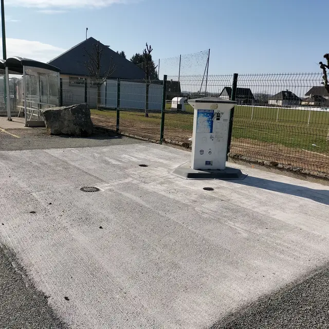 Borne camping car rue du stade.