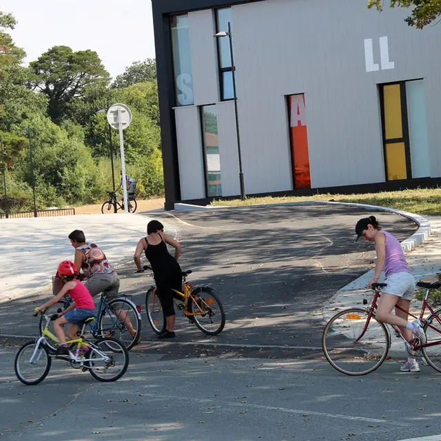 Boucle-vignoble-a-velo-ville-terroirs-mouzillon-44-ITI  (1)