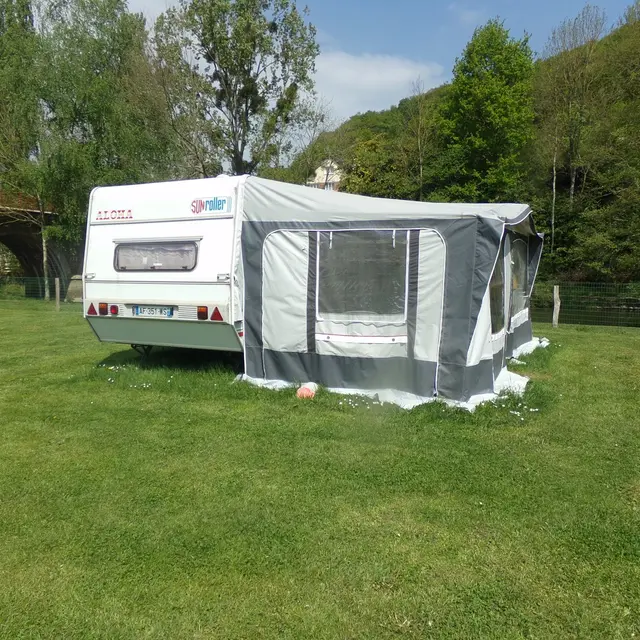 Camping des Alpes Mancelles - Saint-Léonard-des-Bois - caravane