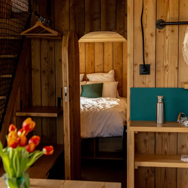 Bon Air Club - Lodge esprit cabane - salon et chambre du bas