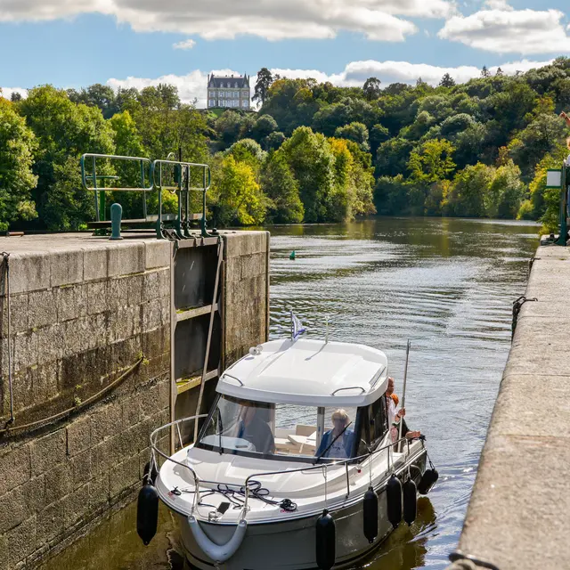 Ecluse_de_la_Benatre-La_Mayenne_(riviere)_Origne-CP-Emilie_D_-_Mayennne_Tourisme-1920px (1)