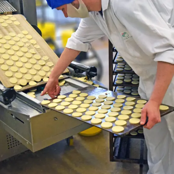 Fabrication des biscuits chez Nature & Compagnie