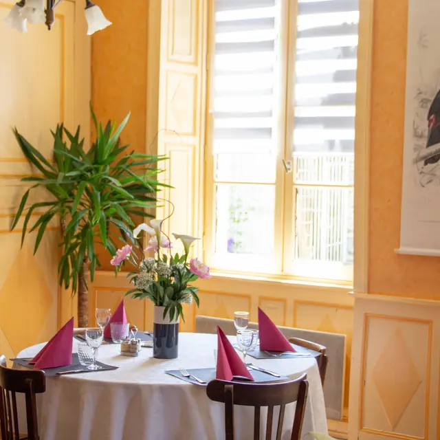 Restaurant_A_la_Bonne_Place-Montaudin-CP-Mayenne_Tourisme