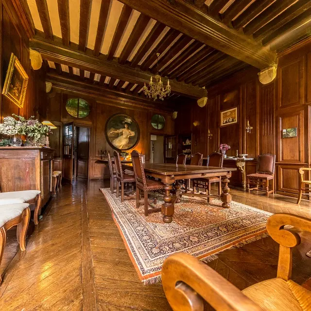 Salle - château de Bourgon